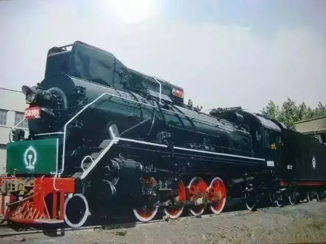 中老铁路用什么列车_中国铁路老客车_国产铁路客车简介