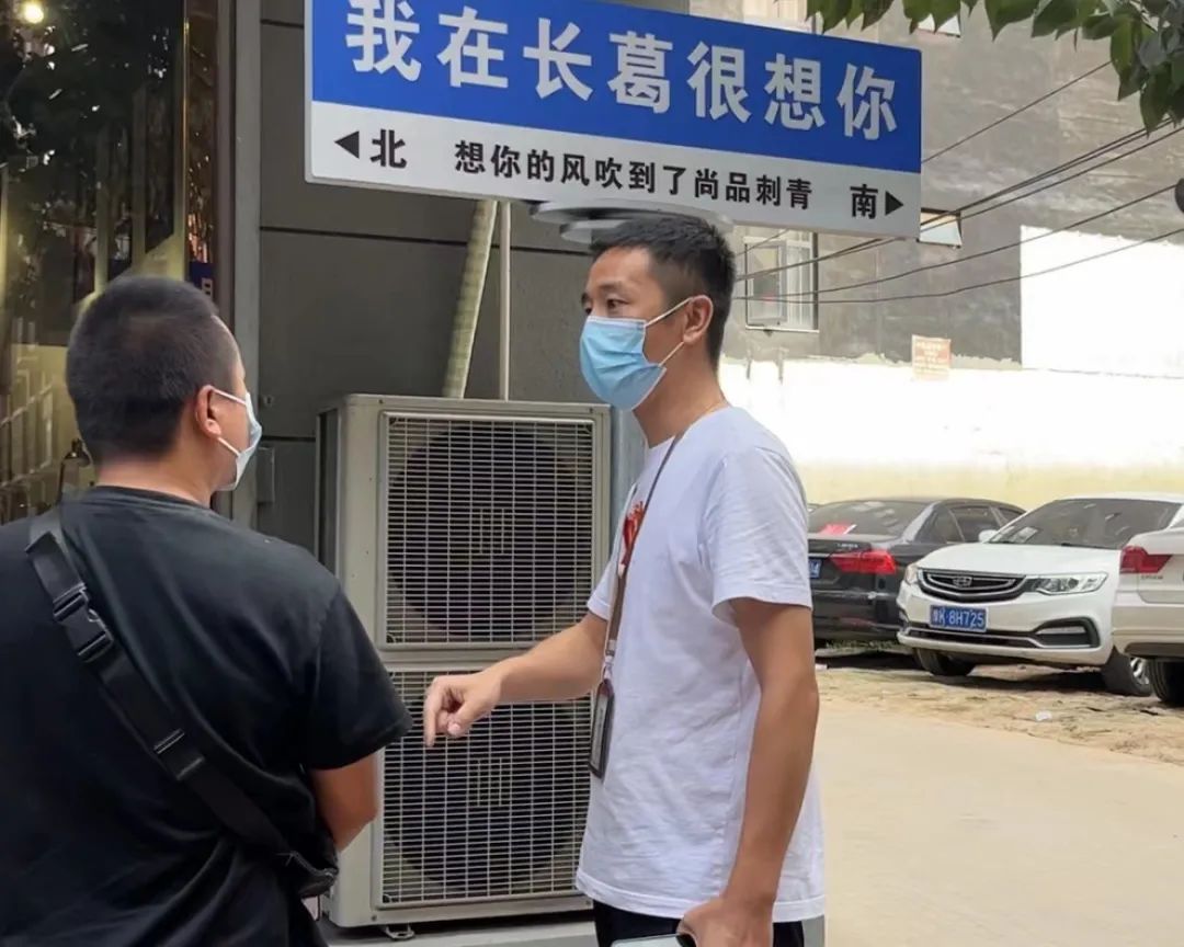 路名牌安装规范_路名牌安装视频_名牌规范安装路灯图片
