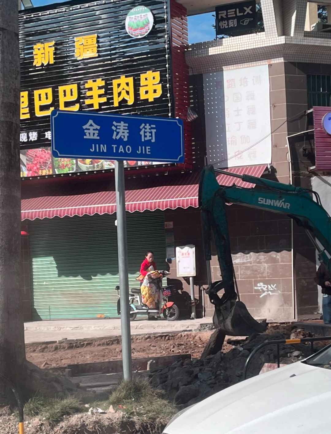 路名牌安装规范_名牌规范安装路灯图片_路名牌安装视频