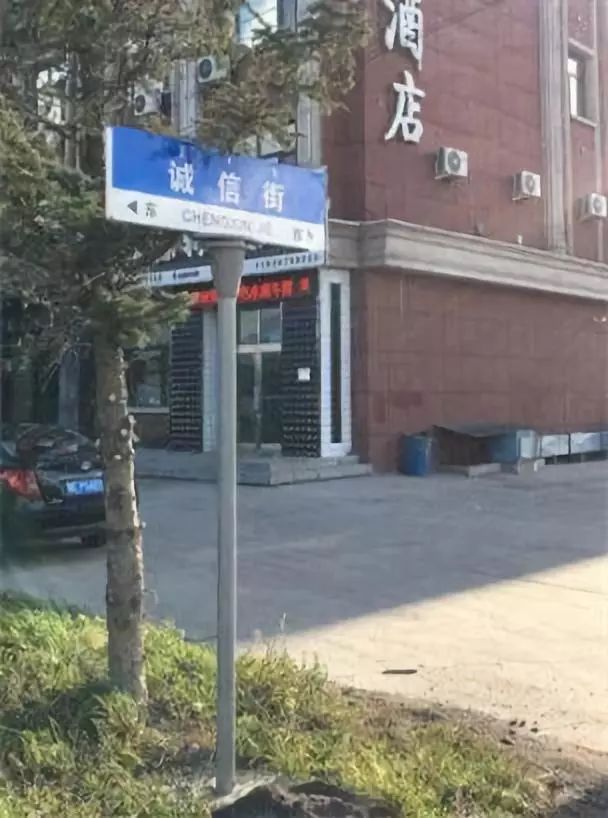 路名牌安装规范_路名牌安装视频_名牌规范安装路由器图片