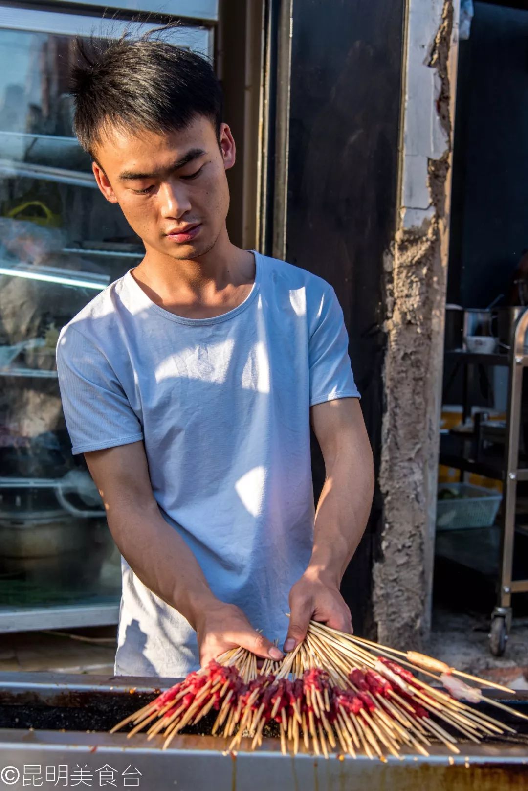 昆明烧烤摊_昆明赶集网摆烧烤_昆明哪里有烧烤批发的地方