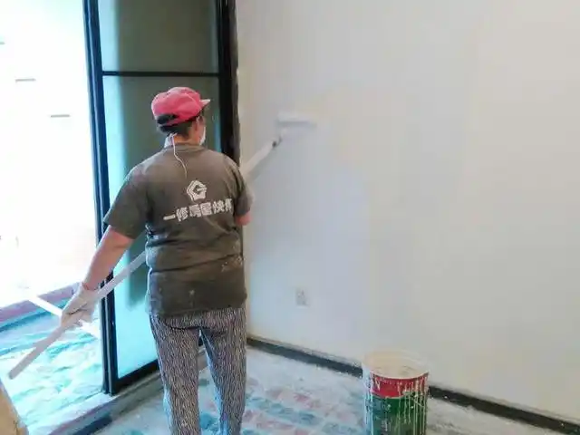 墙面油漆翻新工序_墙面油漆翻新_墙面油漆翻新视频教程