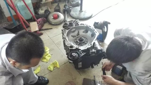 修下变速箱多少钱啊_变速箱大修多少钱_变速箱大修工时费