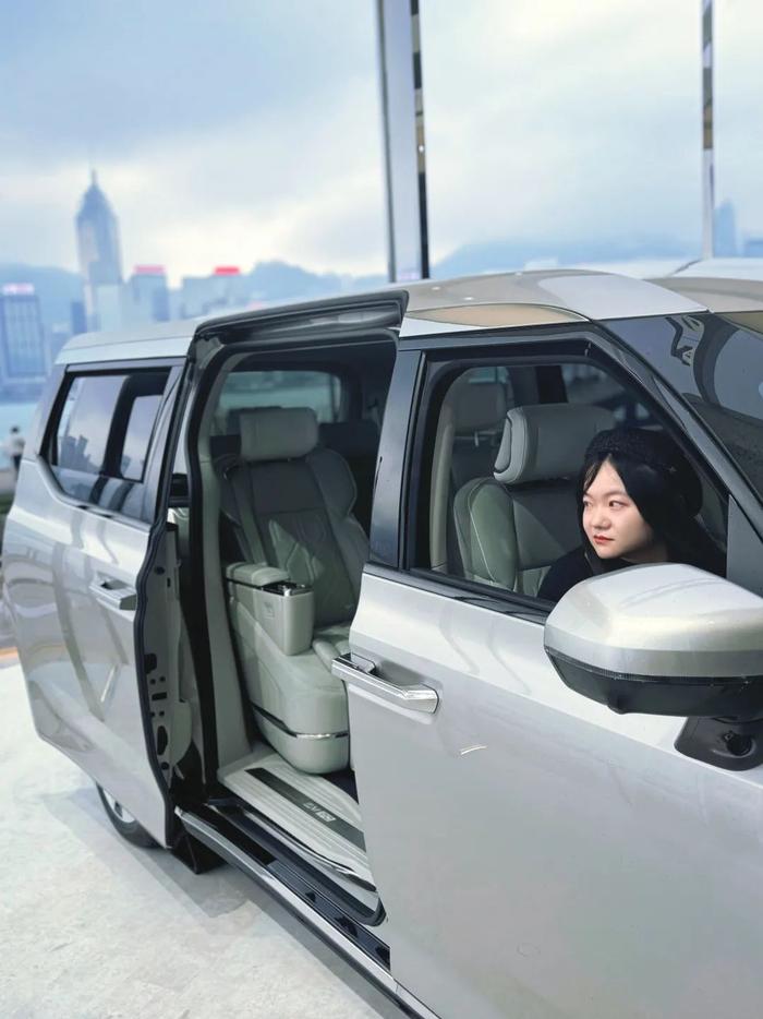 香港 喜欢 保姆车_香港保姆车多少钱一辆_保姆香港车喜欢什么颜色