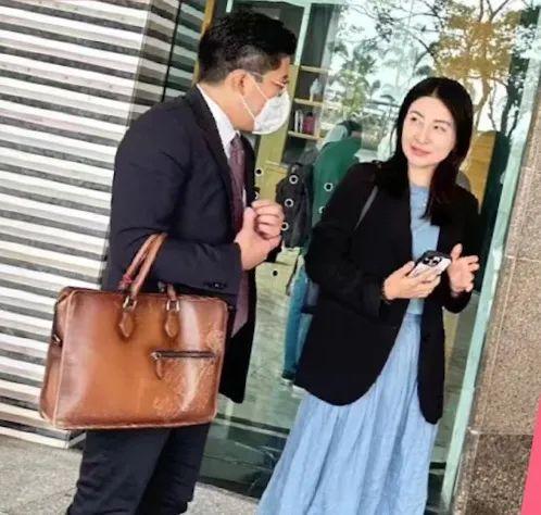 香港 喜欢 保姆车_香港保姆车多少钱一辆_保姆香港车喜欢什么颜色