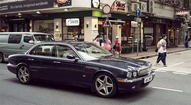 香港 喜欢 保姆车_保姆香港车喜欢开什么车_香港保姆车是什么车