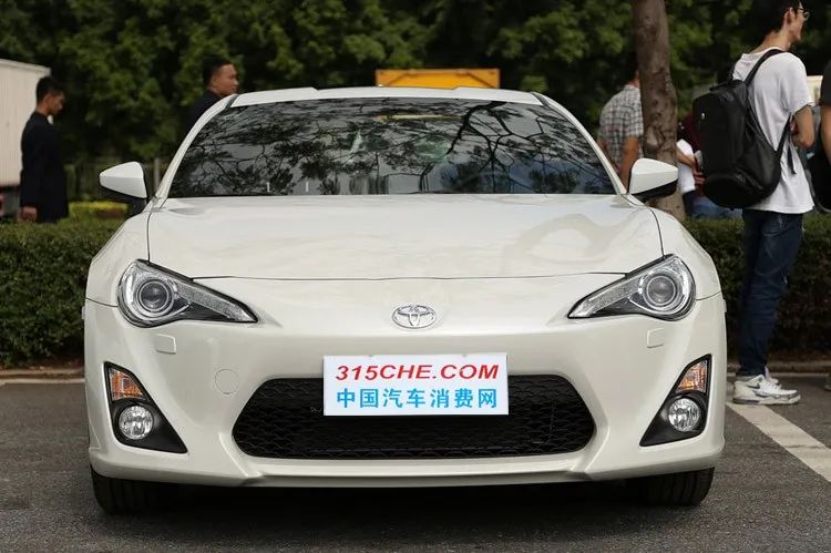 跑车左右的两个拨片是什么功能_跑车是右边驾驶位吗_30万左右跑车