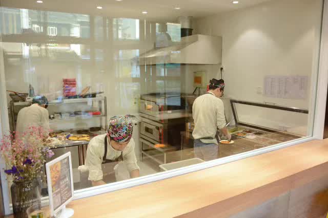 披萨卷面怎么做好吃_手卷披萨怎么做?_卷披萨的手法