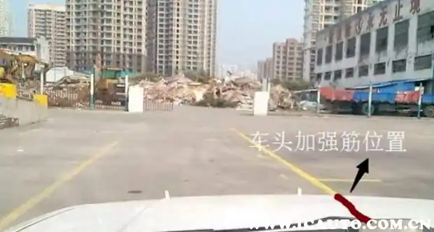 新普桑侧方停车尺寸_普桑靠边停车30公分技巧_停车30公分的技巧