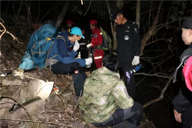 成功的露营旅行需要准备什么_驴友的露营注意事项_露营需要注意安全事项