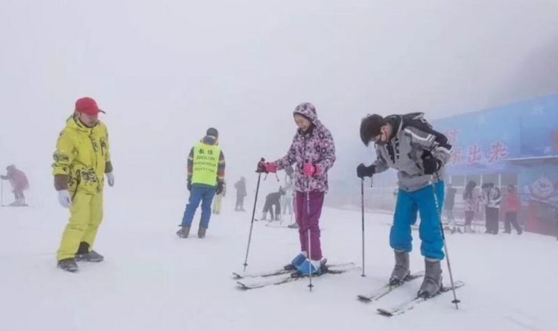 研山景区滑雪_滑雪旅游度假区_滑雪风景区