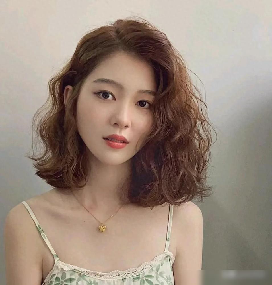 女士长发烫发图片_长发女士烫发图片大全_长发女烫发型图片
