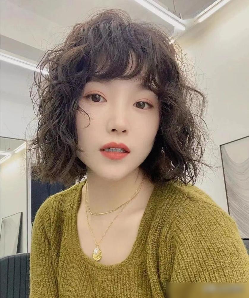 长发女士烫发图片大全_长发女烫发型图片_女士长发烫发图片