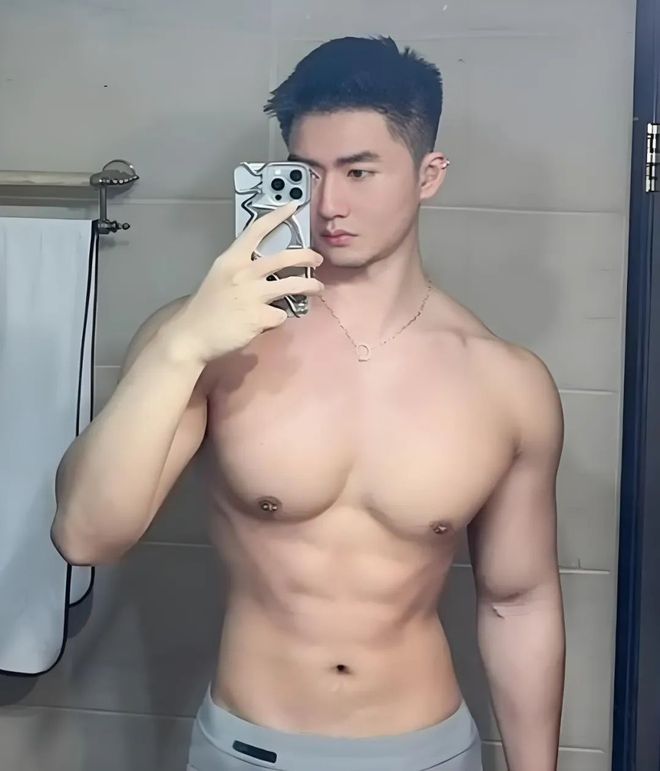 梳男生头发后头皮痒_男生头发向后梳_男生梳头发往后梳有什么好处