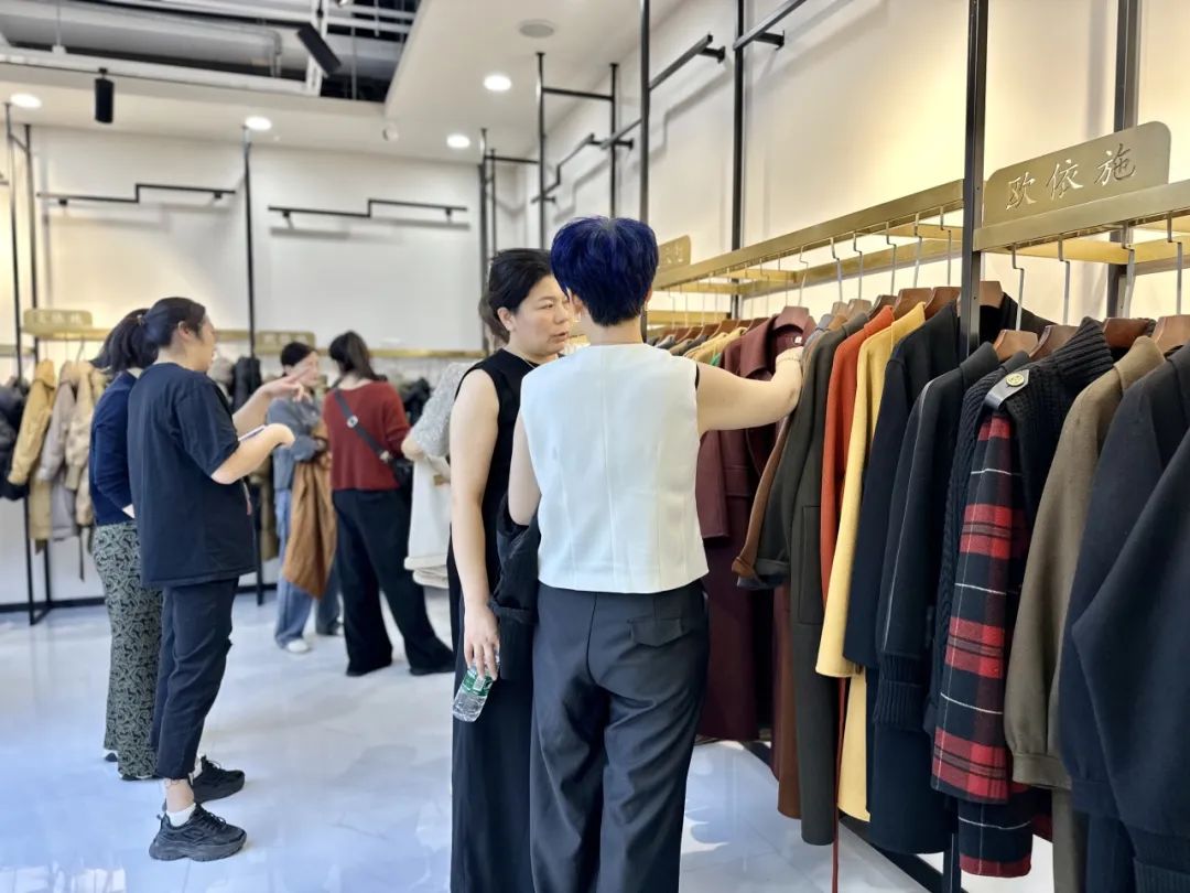 轻奢女装直播间_轻奢女装店铺取名_轻奢轻奢女装