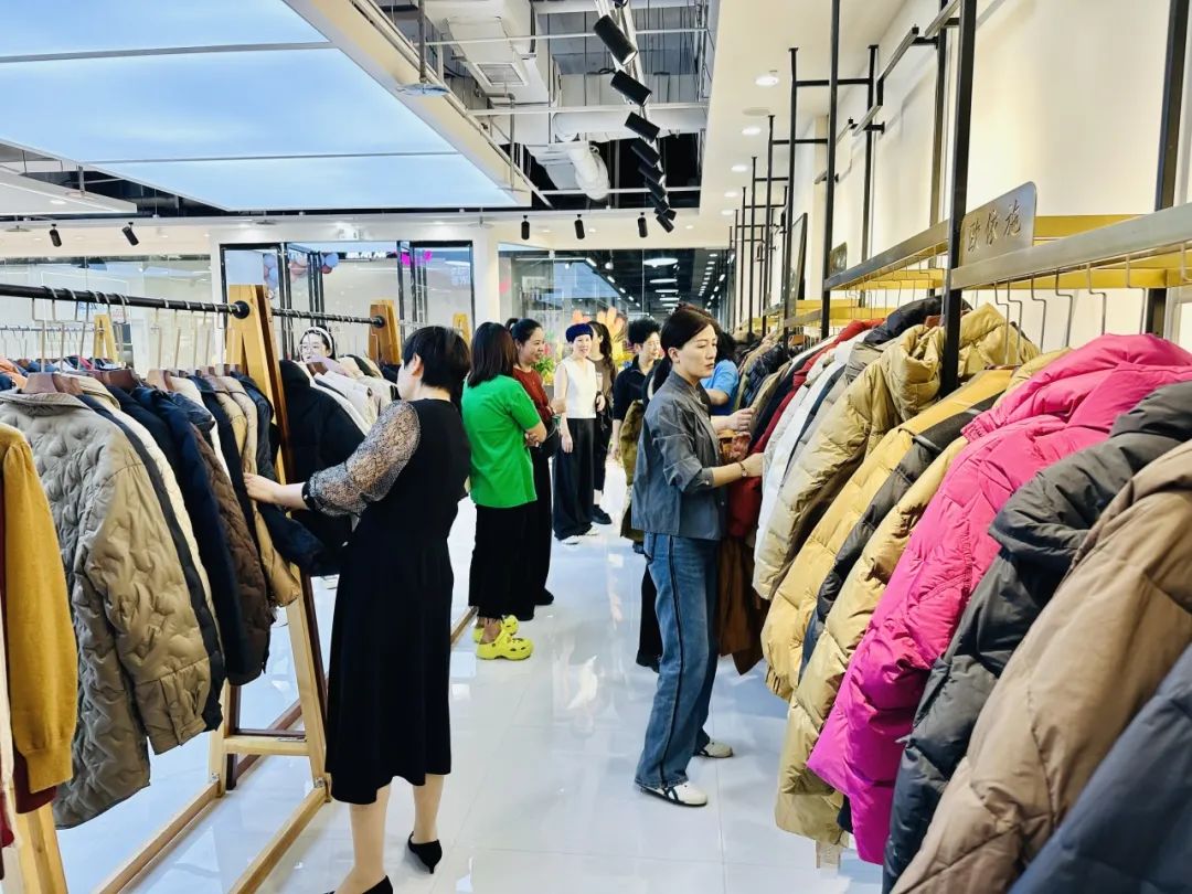 轻奢女装直播间_轻奢女装店铺取名_轻奢轻奢女装