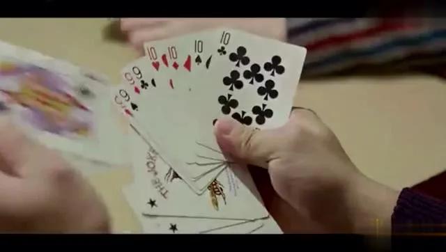 三人地主几张报牌_地主三个人怎么发牌_三人斗地主算牌技巧