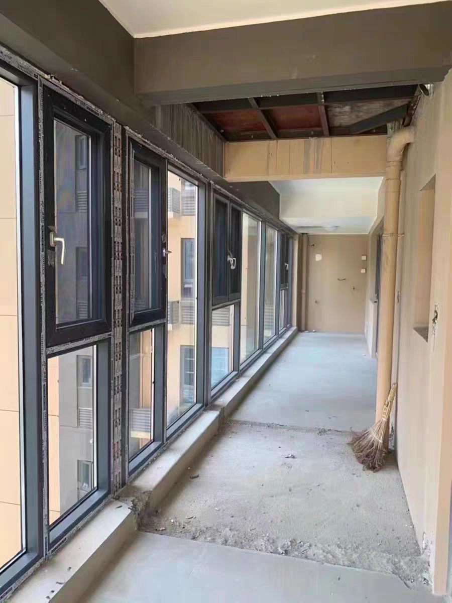 苏州厂家直销兴发铝材断桥铝系统门窗隔音窗封阳台窗纱一体推拉窗(图15)