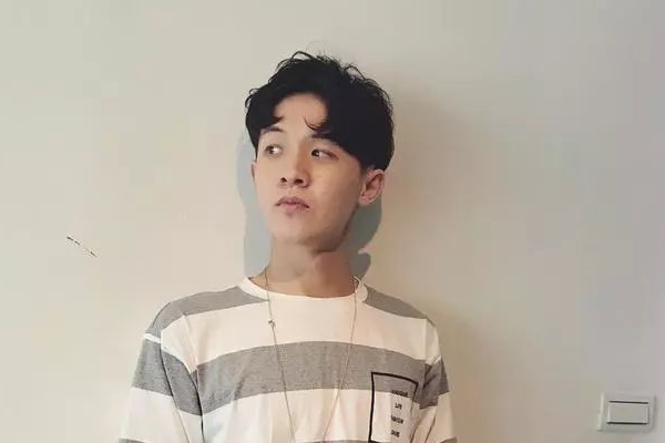 直刘海男生发型图片_刘海男士_刘海男生头像