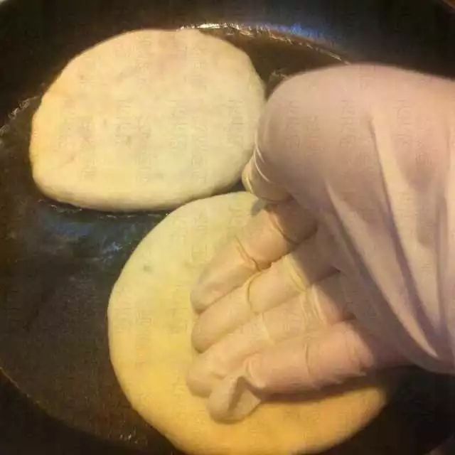 家常烙饼怎么做又软又好吃视频_家常烙饼视频教程_家常烙饼的视频