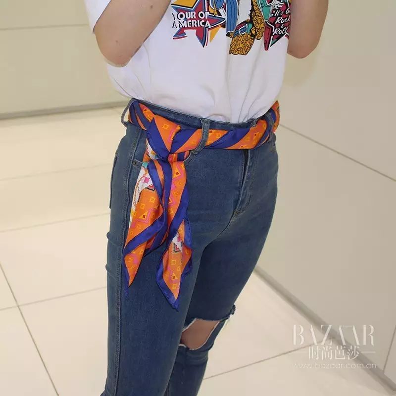 丝巾时髦搭配_丝巾搭配小妙招_搭配丝巾时髦的衣服