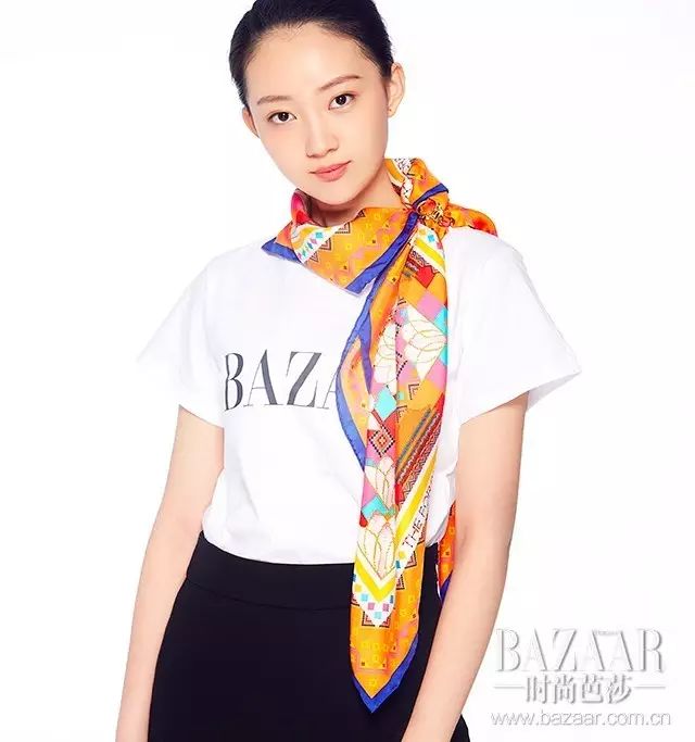 搭配丝巾时髦的衣服_丝巾时髦搭配_丝巾搭配小妙招