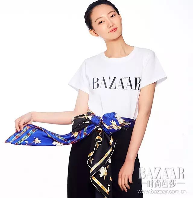 丝巾时髦搭配_丝巾搭配小妙招_搭配丝巾时髦的衣服
