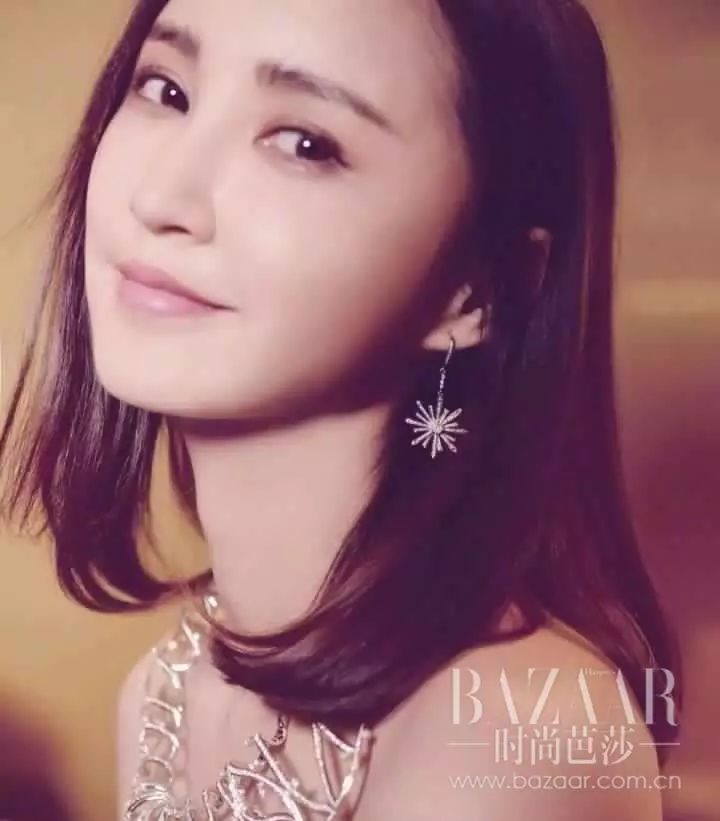 丝巾搭配小妙招_丝巾时髦搭配_搭配丝巾时髦的衣服