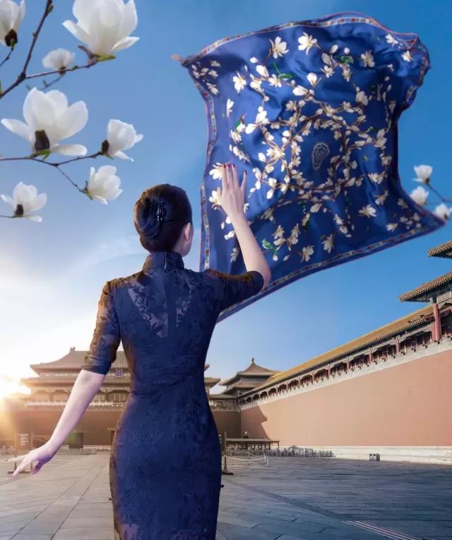 丝巾搭配小妙招_搭配丝巾时髦的衣服_丝巾时髦搭配