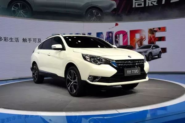 尾灯长的车_后尾灯又扁又长suv是什么车_尾灯椭圆形