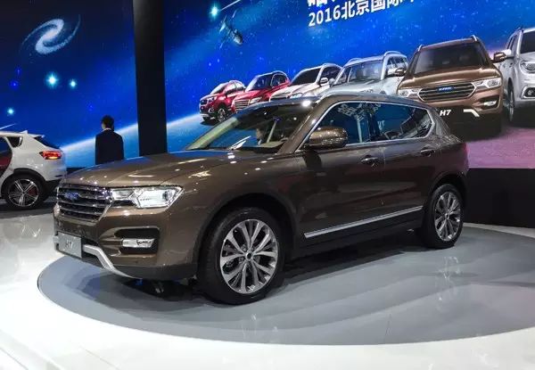 尾灯长的车_尾灯椭圆形_后尾灯又扁又长suv是什么车