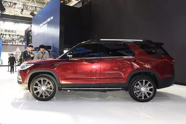 尾灯长的车_后尾灯又扁又长suv是什么车_尾灯椭圆形