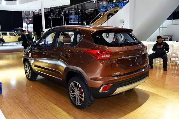 后尾灯又扁又长suv是什么车_尾灯长的车_尾灯椭圆形