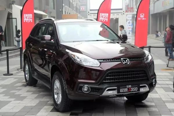 尾灯椭圆形_后尾灯又扁又长suv是什么车_尾灯长的车
