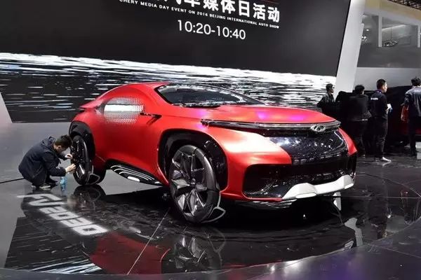 尾灯长的车_后尾灯又扁又长suv是什么车_尾灯椭圆形