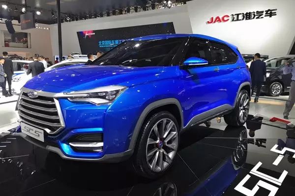 尾灯长的车_后尾灯又扁又长suv是什么车_尾灯椭圆形