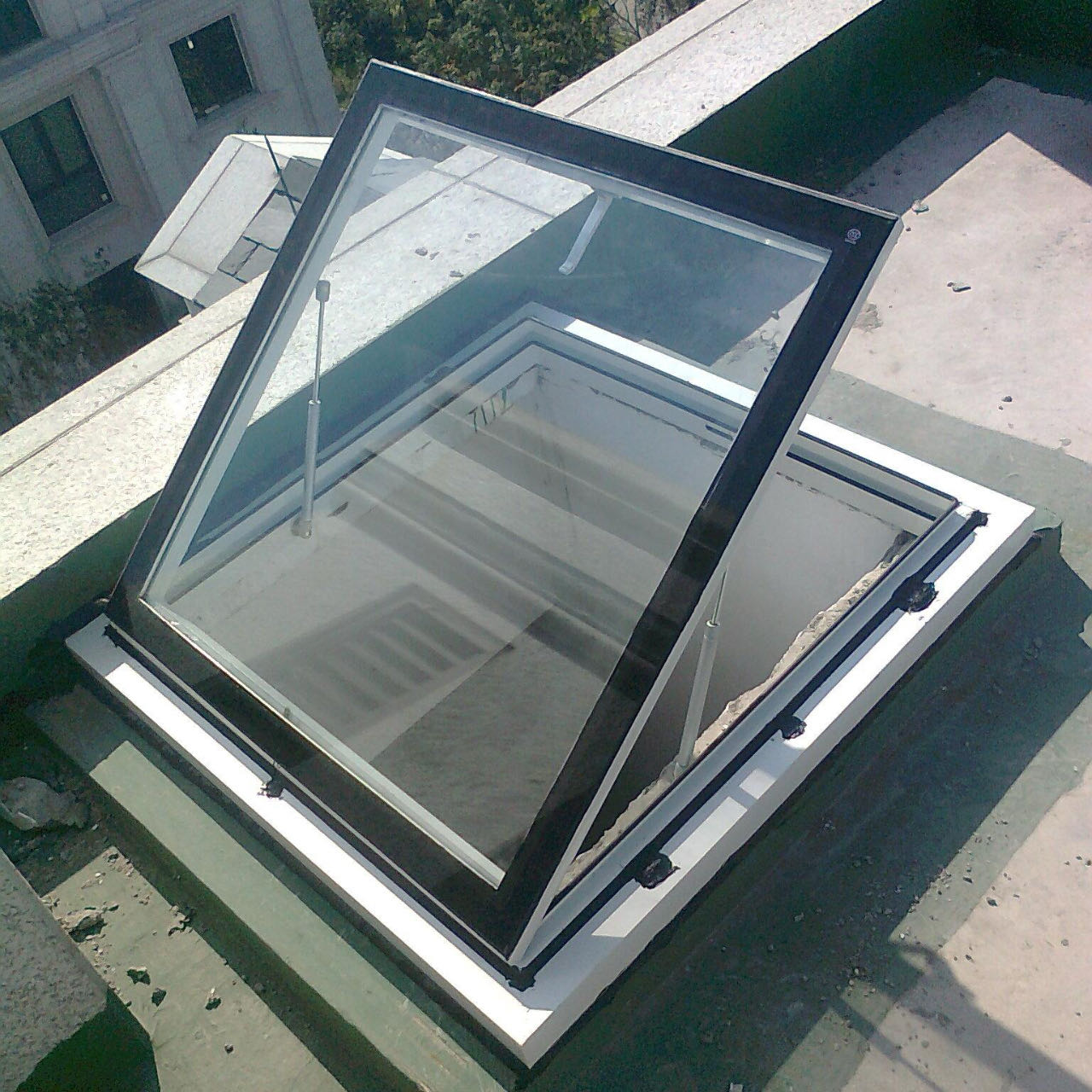 铝合金天窗带雨感阳光房斜木屋阁楼地下室采光井手动电动定制(图10)