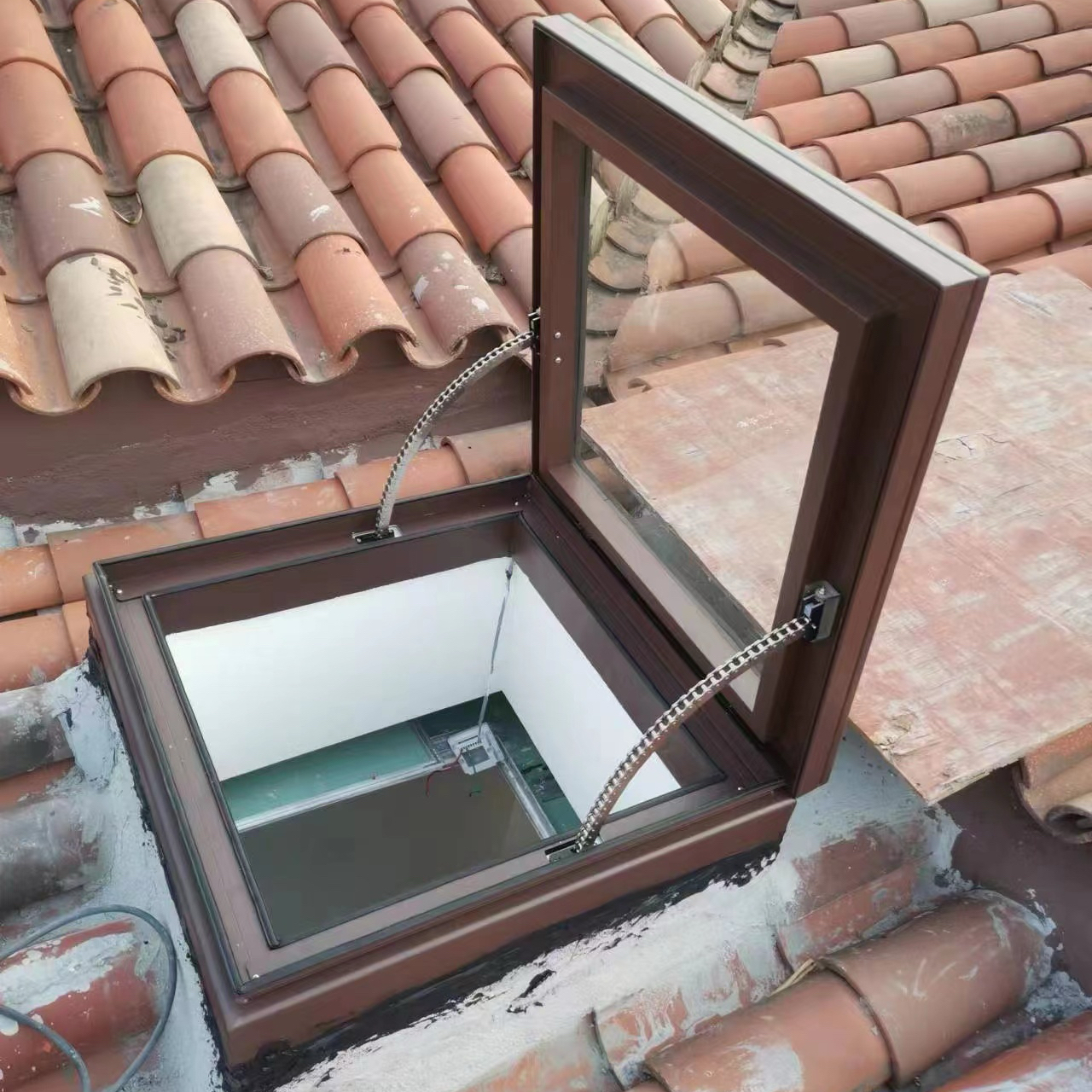 铝合金天窗带雨感阳光房斜木屋阁楼地下室采光井手动电动定制(图11)