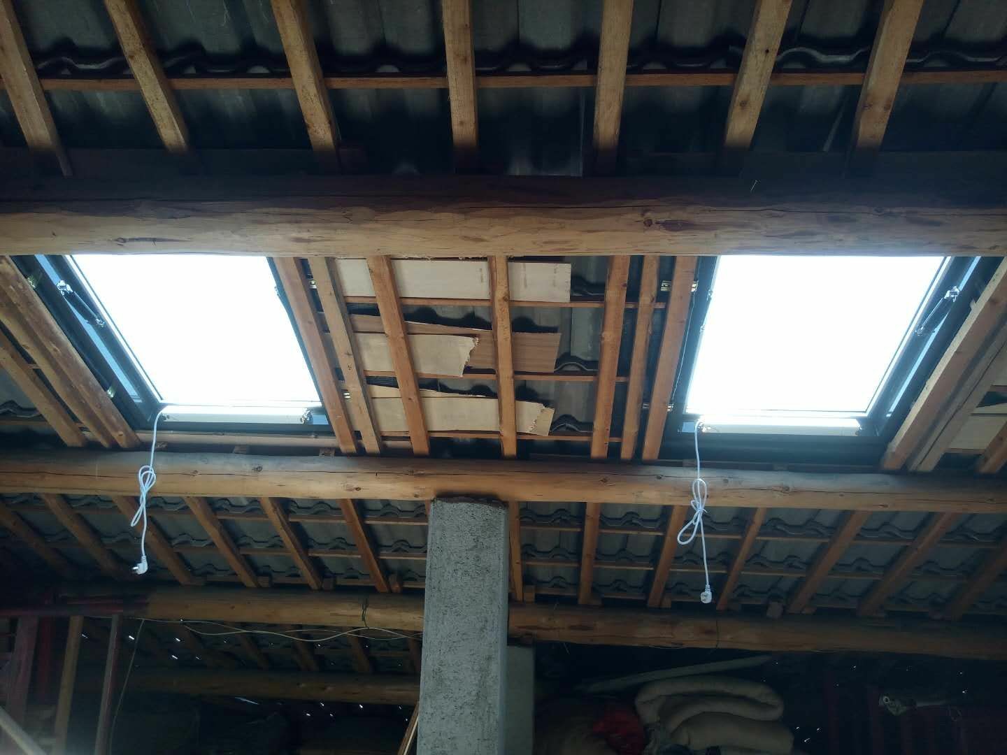 木结构屋顶天窗平屋顶铝合金电动天窗斜屋顶阁楼天窗采光透气天窗(图13)