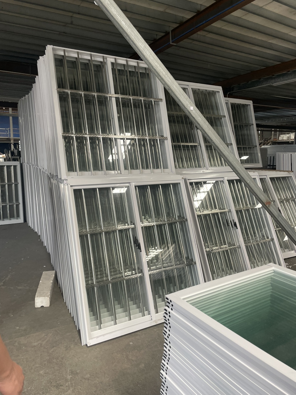 广东佛山厂家 直销 塑钢窗集装箱厂房活动板房带防盗网一体窗户(图16)