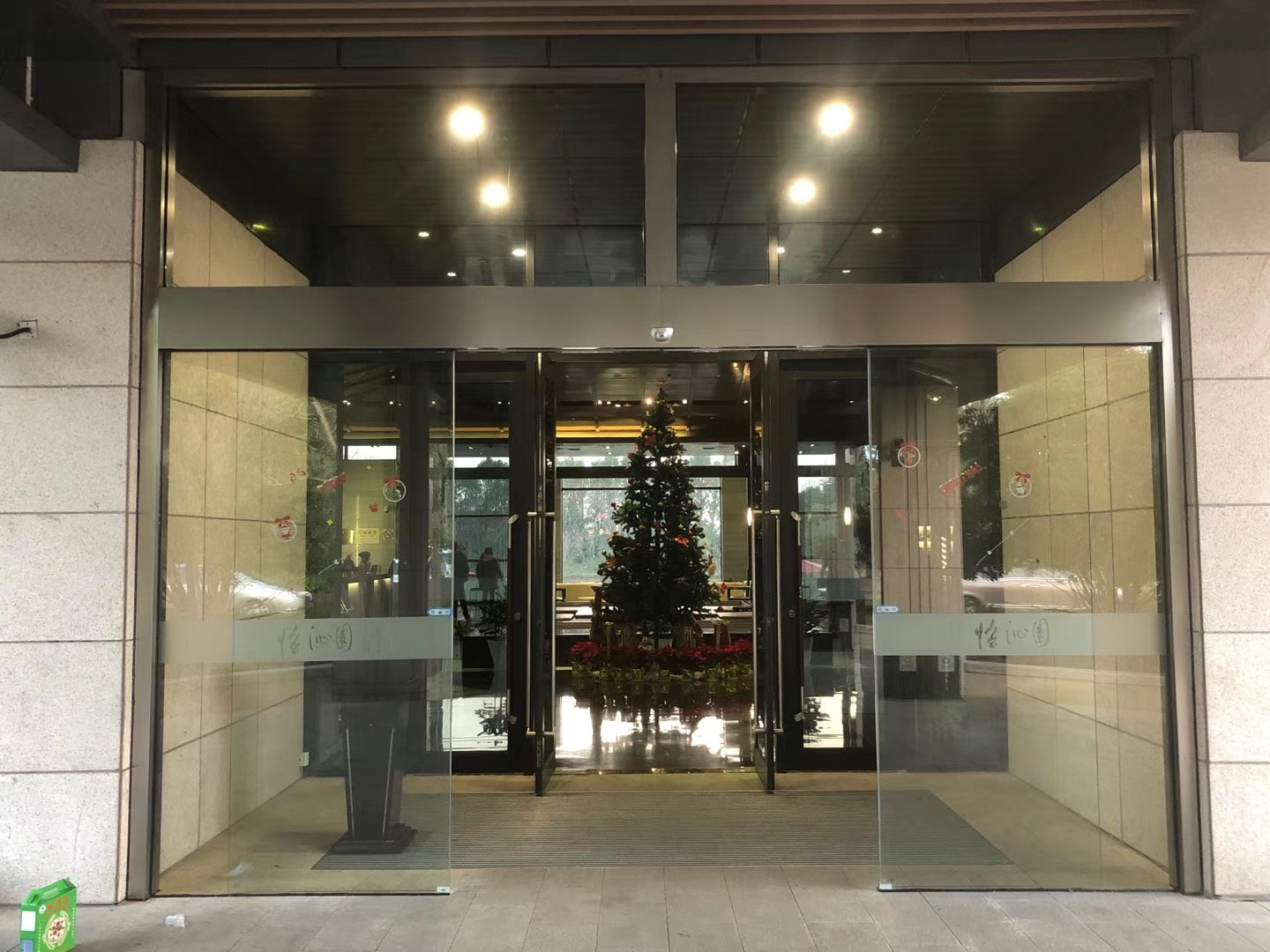 上海厂家电动感应门玻璃自动门旋转门感应自动门地弹门定制玻璃门(图3)