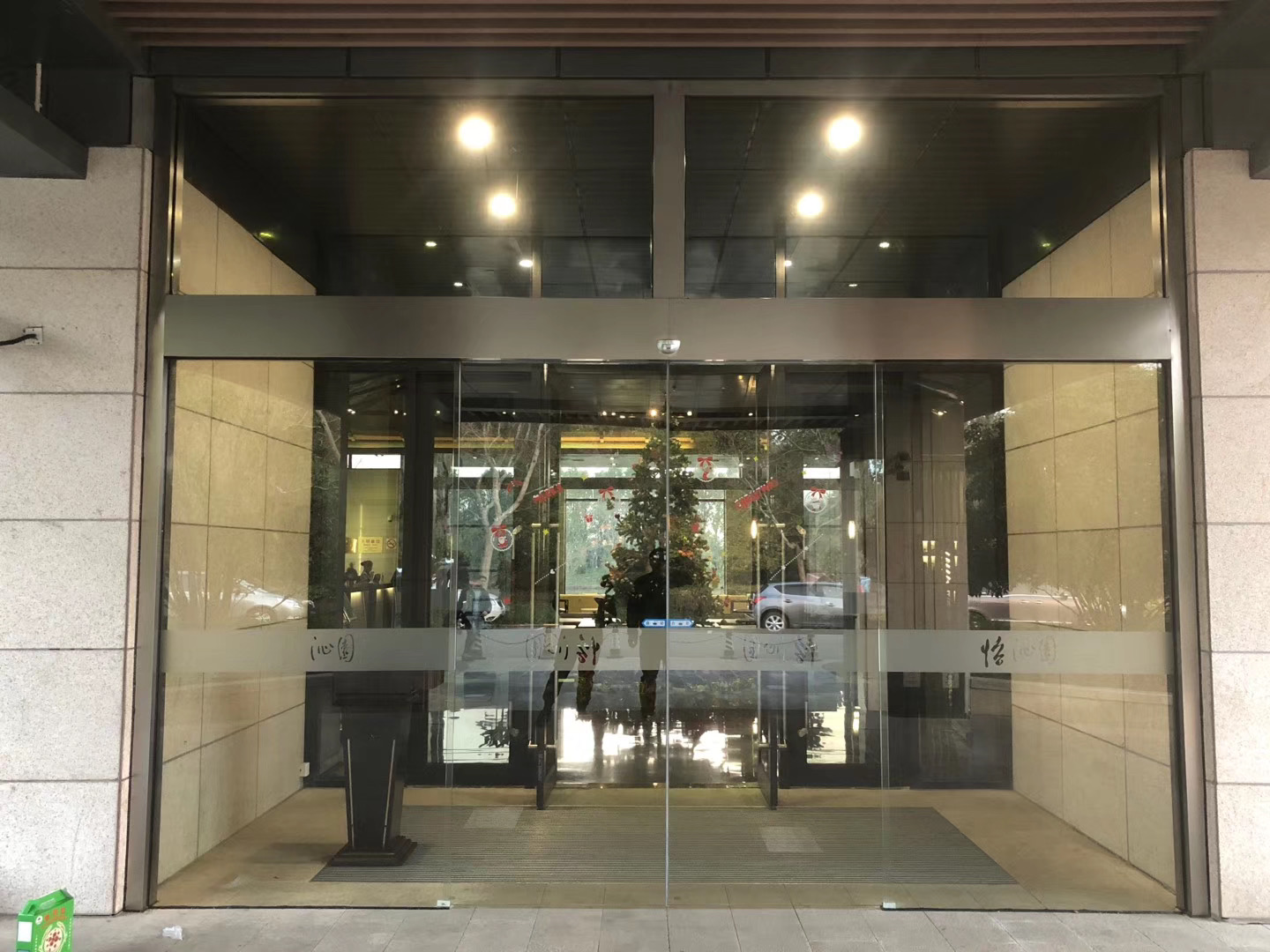 上海厂家电动感应门玻璃自动门旋转门感应自动门地弹门定制玻璃门(图4)