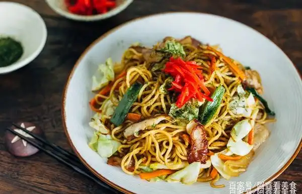 洋葱肉炒面_洋葱炒肉面条_洋葱肉炒面最忌三种食物