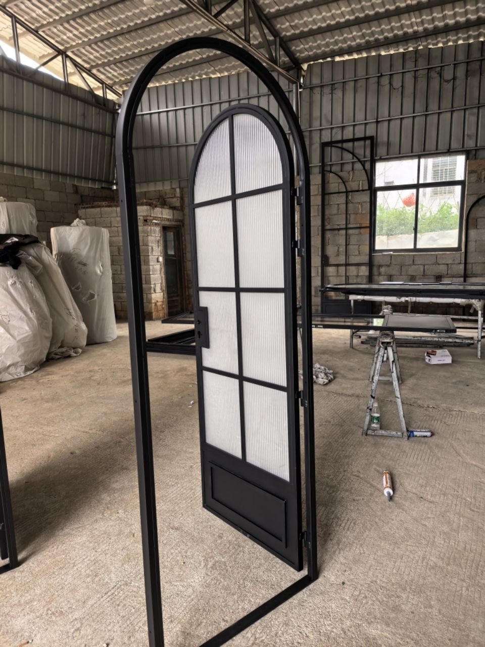 法式铁艺拱形复古极窄圆弧玻璃双开店铺酒吧庭院定制烤漆对开门(图5)