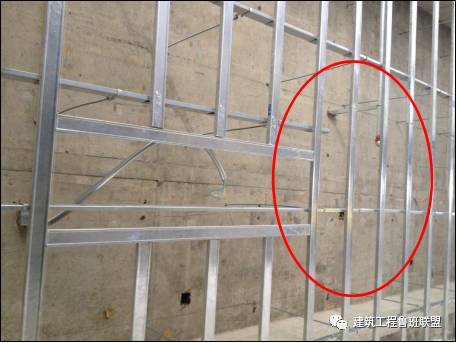 吊顶 刮腻子_刮吊顶腻子手法个工具技巧视频_刮吊顶腻子需要添加胶水吗