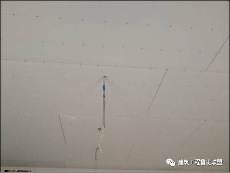 刮吊顶腻子手法个工具技巧视频_刮吊顶腻子需要添加胶水吗_吊顶 刮腻子