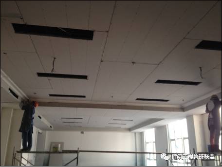 刮吊顶腻子手法个工具技巧视频_刮吊顶腻子需要添加胶水吗_吊顶 刮腻子