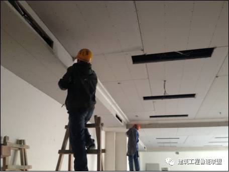 刮吊顶腻子手法个工具技巧视频_刮吊顶腻子需要添加胶水吗_吊顶 刮腻子