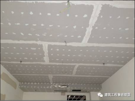 刮吊顶腻子手法个工具技巧视频_吊顶 刮腻子_刮吊顶腻子需要添加胶水吗