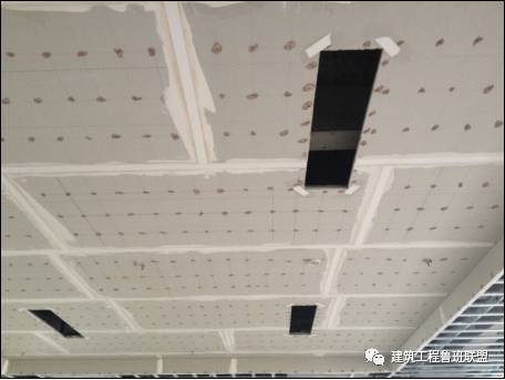 刮吊顶腻子需要添加胶水吗_吊顶 刮腻子_刮吊顶腻子手法个工具技巧视频